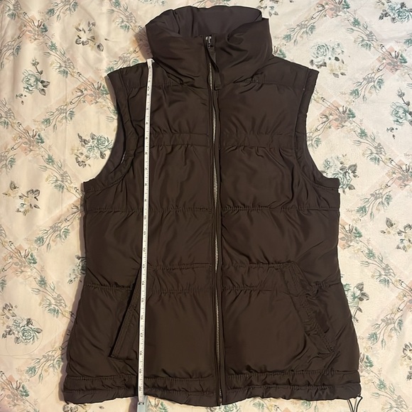 American Eagle Puffer Vest - Picture 3 of 4